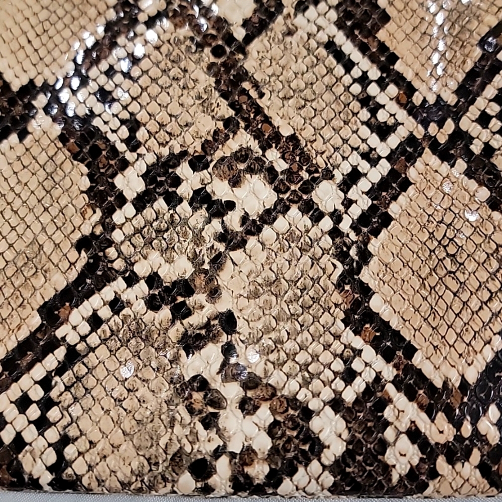 Snakeskin Pattern Crossbody Bag - Picture 2 of 8